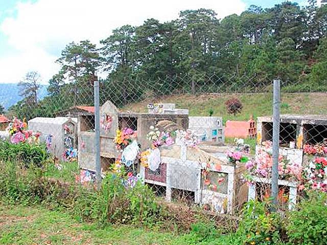 Denuncian que una minera quiere explorar cementerio en Copán