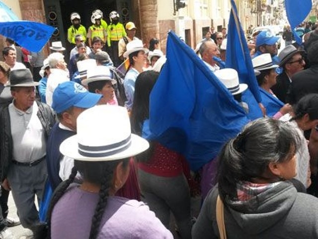 Comuneros solicitan moratoria minera en Cuenca