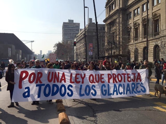 Gran presencia de territorios en marcha de rachazo a proyecto de ley glaciar de Bachelet