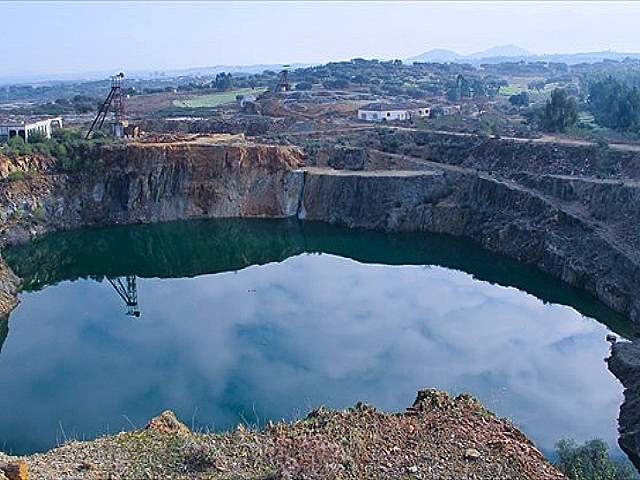 Detectan un lago de antigua mina del sur de España altamente tóxico y peligroso