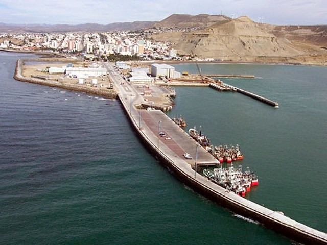 Mineras usan el puerto de Comodoro para llevarse el oro de Santa Cruz