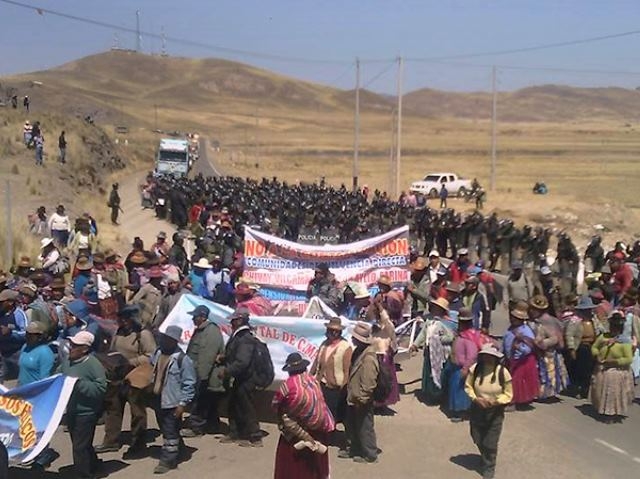 Cumplen segundo día de protestas pidiendo cierre de minera en Melgar y Lampa