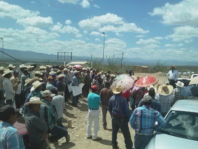 Protestan comuneros por contaminación de minera Gold Corp en Zacatecas