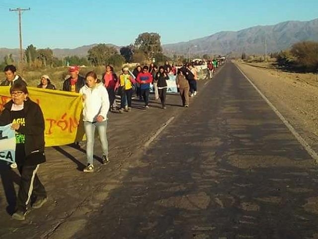 Partió caravana de 150 km a pie desde Jáchal a San Juan para exigir el cierre de Veladero y la prohibición de la megaminería