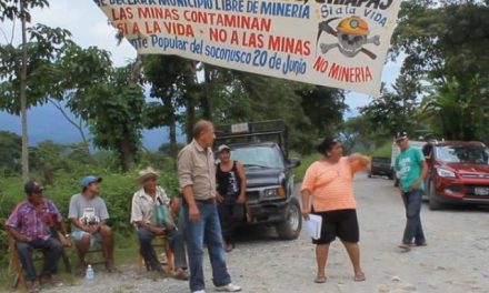 Vecinos de Acacoyagua hacen bloqueo para detener la explotación minera