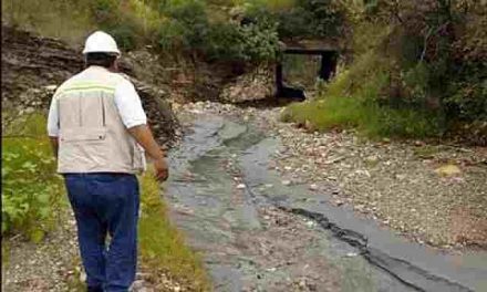 Profepa inspecciona arroyo por derrame de sopa química de minera en Chihuahua