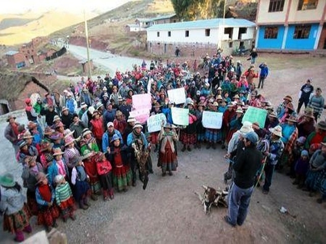 Campesinos en protesta contra mina Las Bambas exigen presencia del presidente peruano