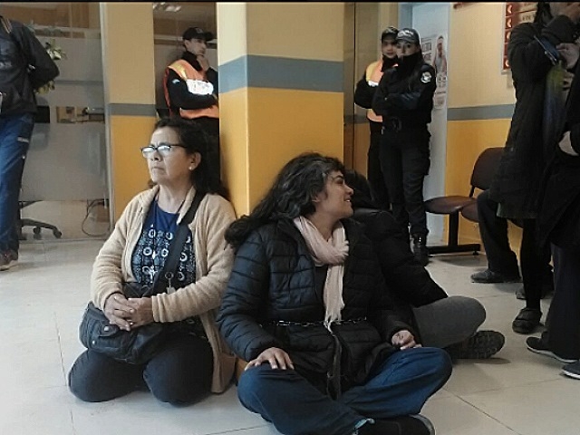 Jachalleros tomaron la Municipalidad y se encadenaron en repudio al aval judicial exprés a la Barrick en Veladero