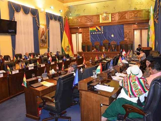 Parlamento boliviano aprueba ley para revertir concesiones mineras