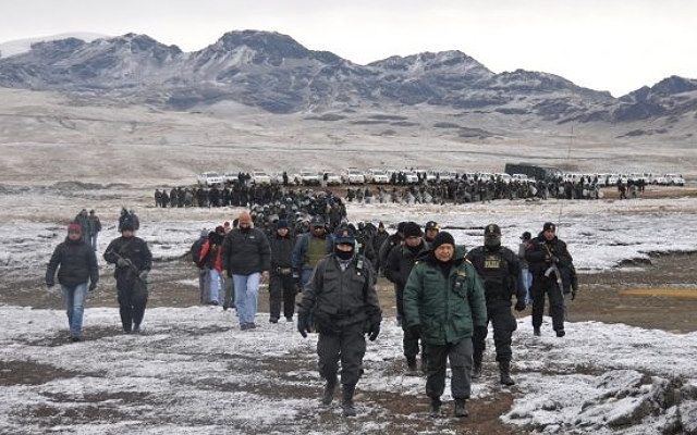 Policías peruanos reciben cien soles por día por convenio con las mineras en la región Cusco