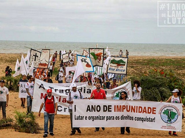 Afectados de la tragedia tóxica minera en Brasil inician marcha denunciando la impunidad