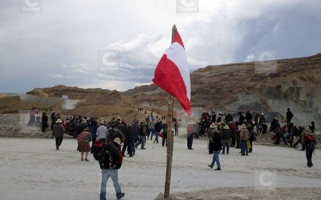 Pobladores ocuparon la mina de cobre Constancia de Hudbay en Cusco
