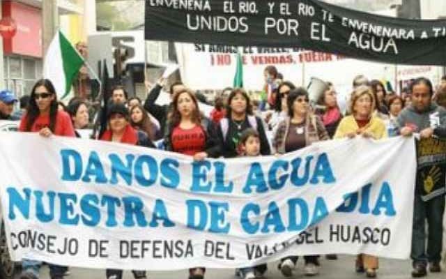 Vecinos del Huasco denuncian derrame tóxico en propiedad de Luksic