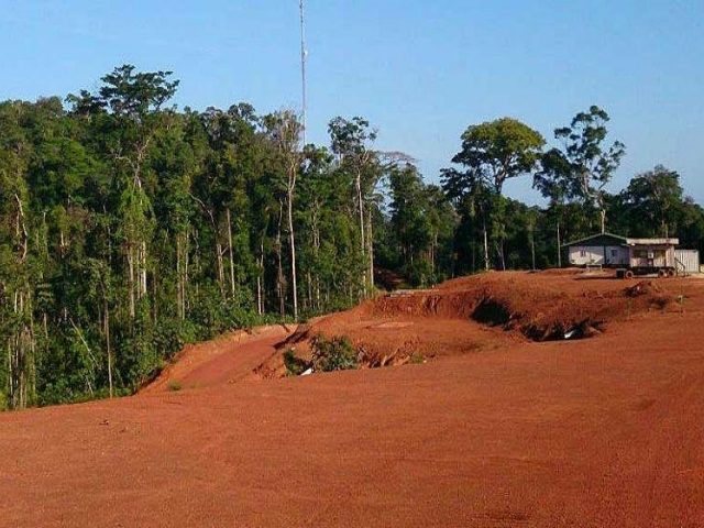 Una mina de oro de Newmont se interna en el bosque de Surinam