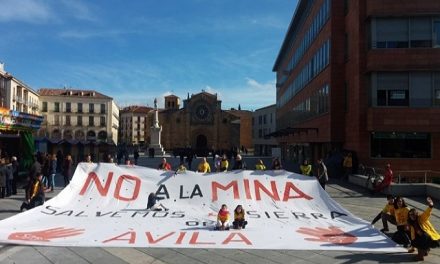 Gran pancarta contra la mina en Sierra de Ávila
