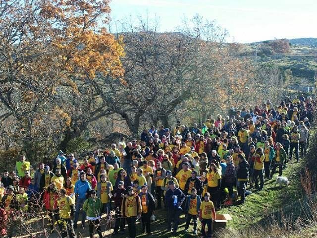 Más de 300 personas marchan contra la mina en Sierra de Ávila