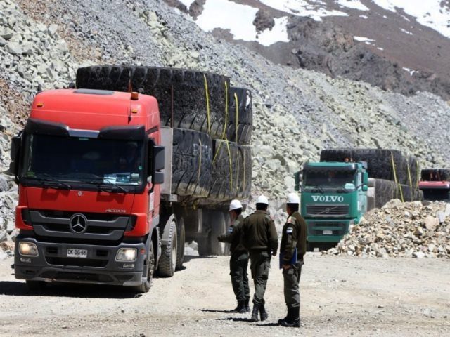 Minera Los Pelambres solo retiró los neumáticos del basurero tóxico en territorio argentino