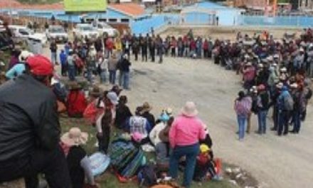 Perú decreta estado de excepción en provincia en huelga por conflicto minero