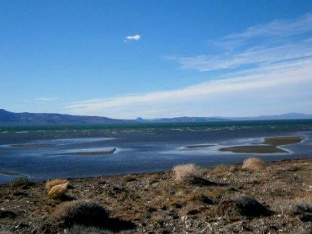 Los vecinos de Sarmiento abrazarán al Lago Musters para advertir que puede terminar como el Colhué Huapi