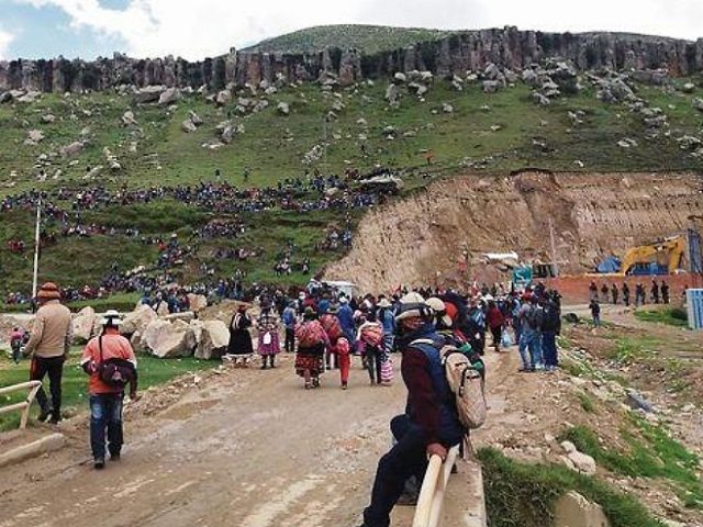 Paro comunitario en Las Bambas bloquea vía de acceso a mina