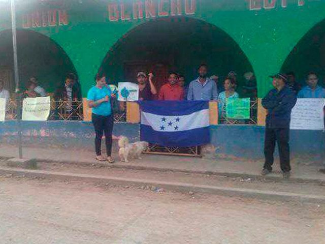 Pobladores de La Unióntoman municipalidad en contra de explotación minera
