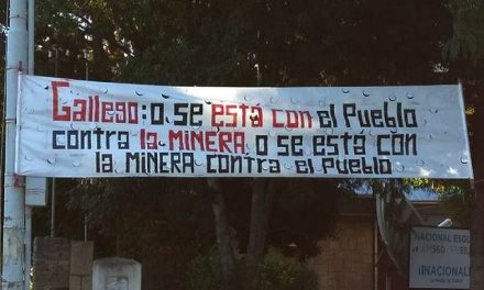 Marcha en Esquel: rotundo mensaje contra las voces pro mineras en Radio Nacional