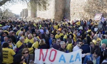 Entregan 120.000 firmas en contra de la mina en la Sierra de Ávila