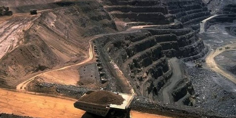 Mineras acaparan, contaminan y sobrexplotan el agua de México