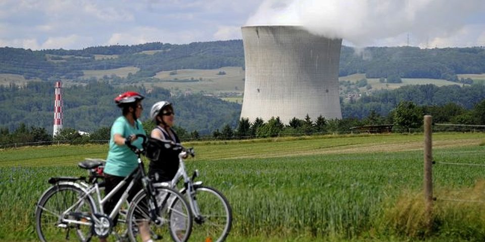 Suizos aprueban abandonar energía nuclear y adoptar renovables