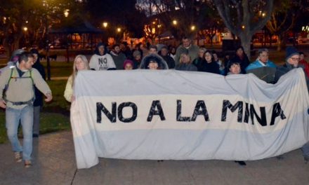 Marcha en Esquel contra la centrales nucleares y por la aprobación de la Iniciativa Popular