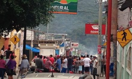 Dispersan con gas lacrimógeno una protesta contra minería en pueblo de Guatemala