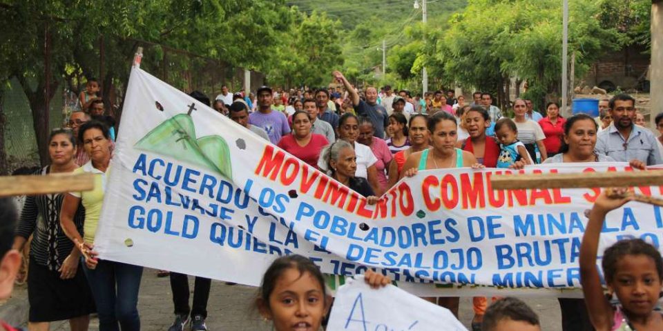 Pobladores protestan contra mina La India que quiere desalojarlos