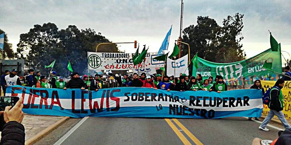Organizaciones sindicales y sociales protestaron en Sierra Grande contra la extranjerización de la tierra y la central nuclear