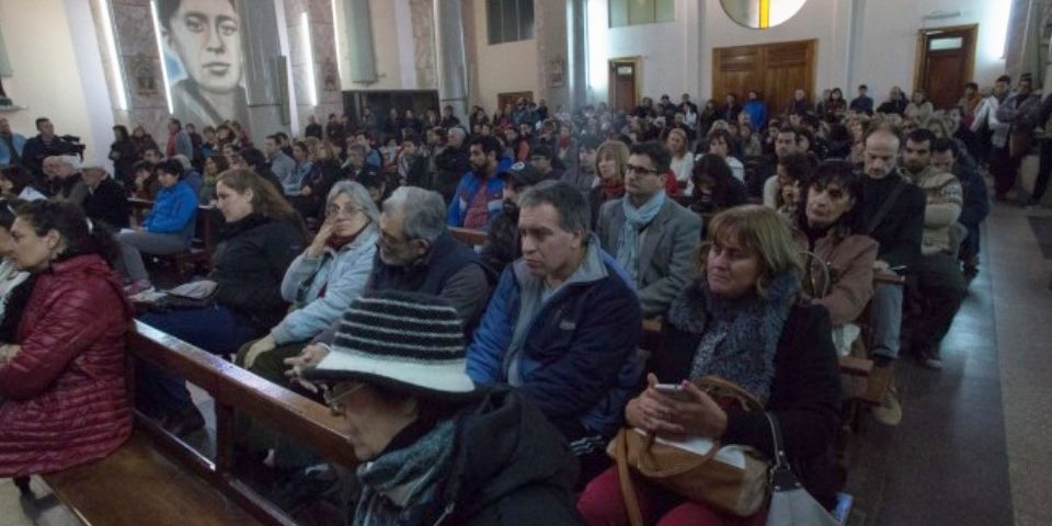 Multitudinaria asamblea convoca a una marcha en Viedma contra la planta nuclear