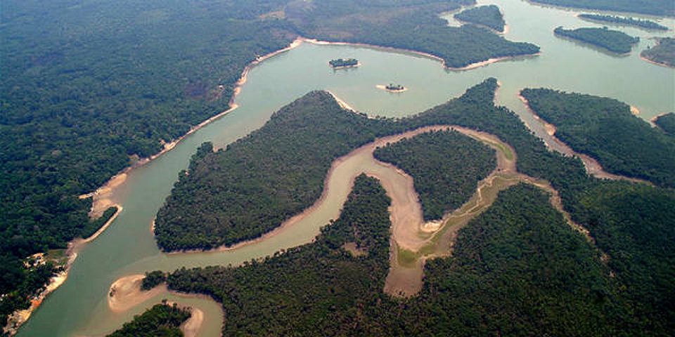 Retoques del gobierno brasileño no acalla críticas a minería en la Amazonía