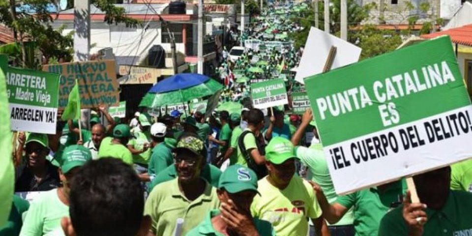 Movilización en Bonao: acusan a Falcondo de pagar sobornos a legisladores