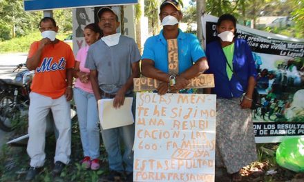 Campesinos se encadenan en zona minera de Cotuí por la contaminación