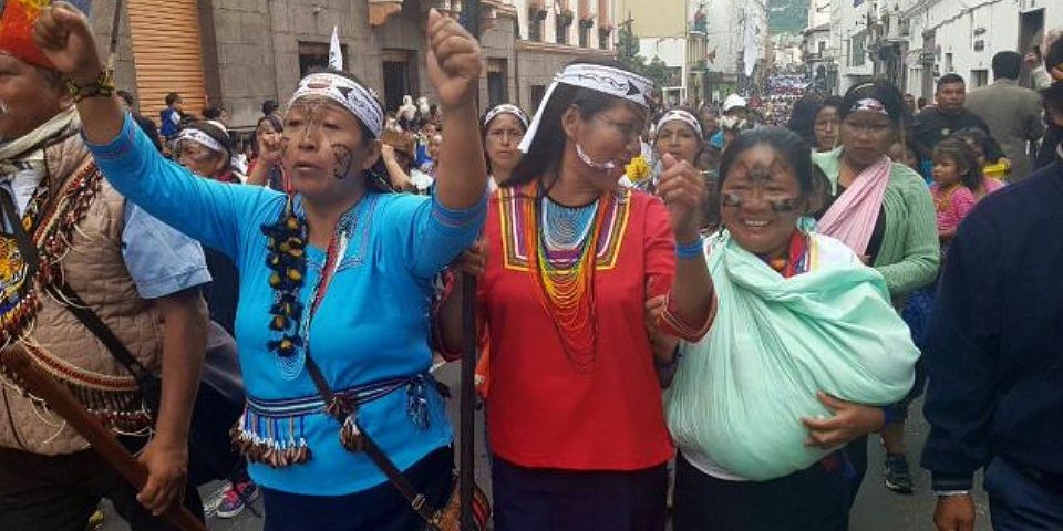 Originarios marcharon en Quito contra la explotación minera