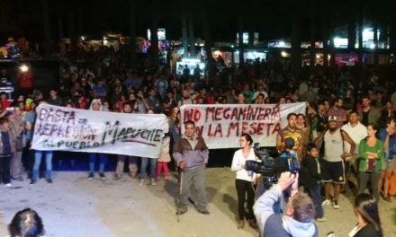 Protestas contra la minería y a favor del pueblo mapuche en fiesta del artesano de Epuyen