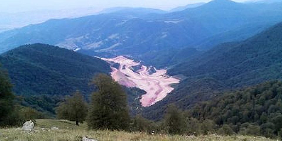 Suspenden explotación minera de cobre en Armenia por los riesgos de sus residuos tóxicos