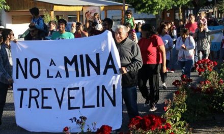 En Trevelin marcharon contra la minería y la represión en Telsen