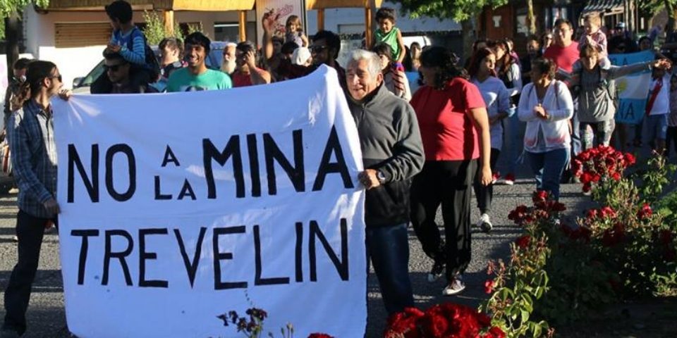 En Trevelin marcharon contra la minería y la represión en Telsen