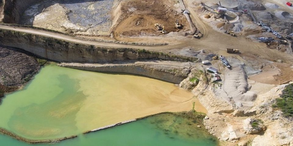 Agua y minería: implicaciones y riesgos