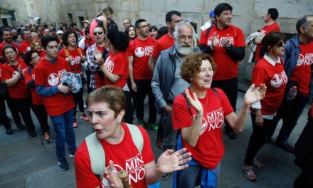 Caminan 18 km hasta Santiago de Compostela en rechazo a la mina de Touro