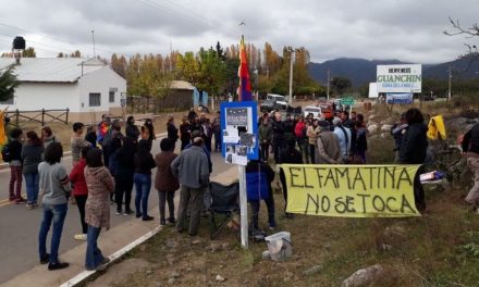 Vecinos cortan ruta contra minera Seargen S.A. en Guanchín
