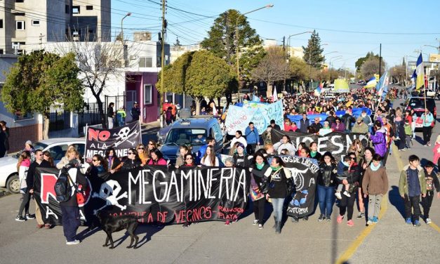 Masiva marcha en Rawson contra la avanzada minera