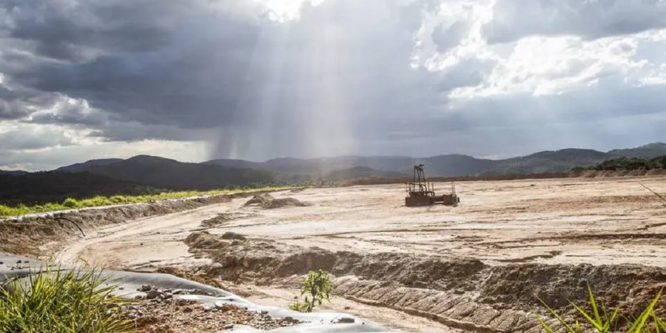 Alto riesgo en una mina abandonada en Minas Gerais