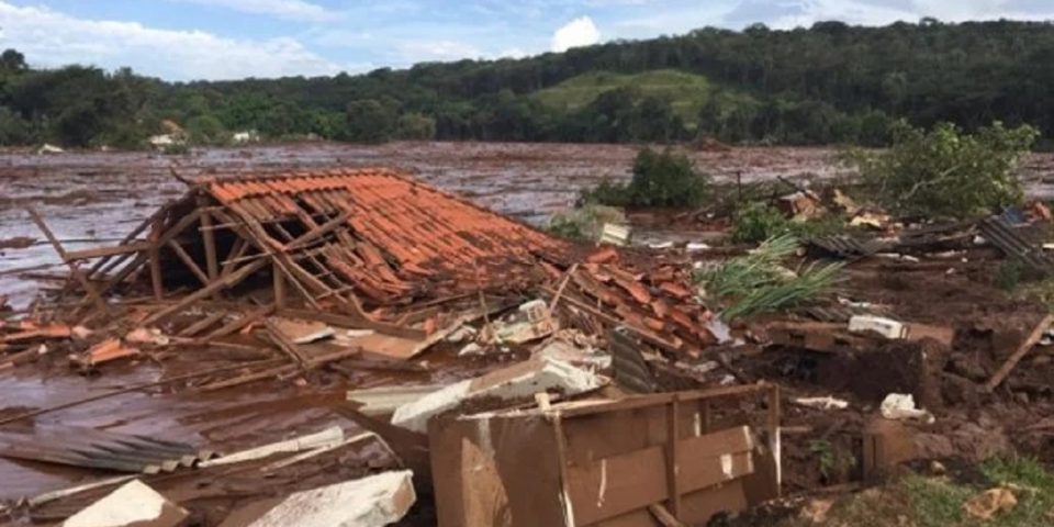 Cuatro presas mineras más podrían colapsar en Brasil
