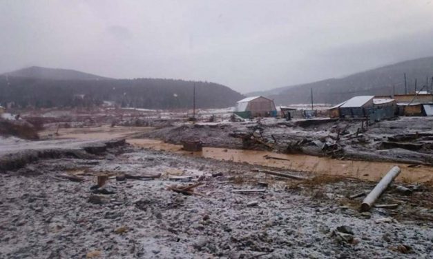 Derrumbe de represa de mina de oro en Siberia.