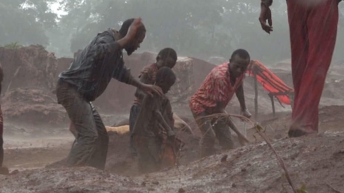 Cobalto rojo”: los teléfonos inteligentes y los autos eléctricos dependen  de minerales tóxicos extraídos en el Congo por menores de edad